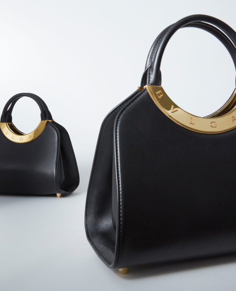Bvlgari Roma系列黑色小牛皮手袋，搭配复古镀金Bulgari宝格丽品牌标识金属框架。
